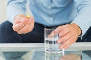 Men take effective antibiotics against prostatitis